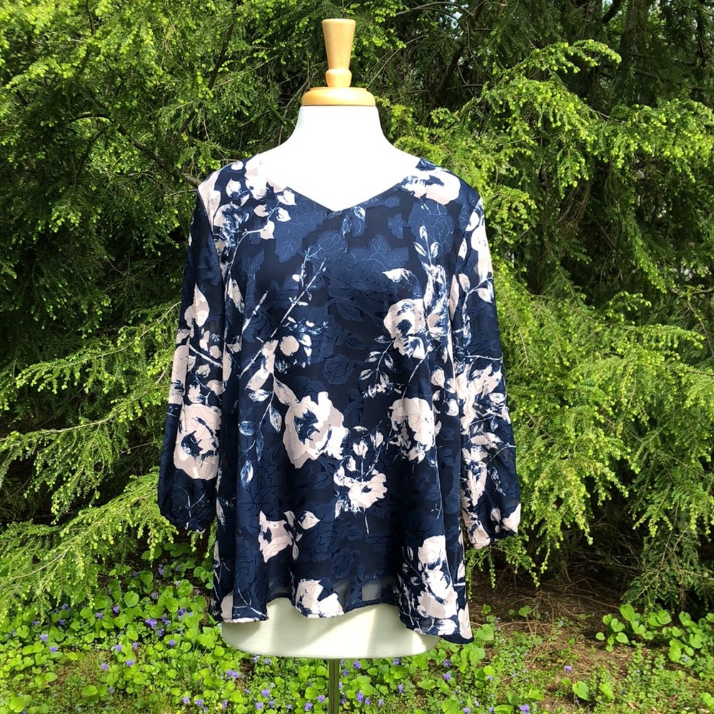 NWT Mia & Tess Floral Blouse